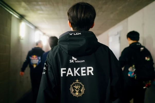 Ai rồi cũng hâm mộ Faker thôi.